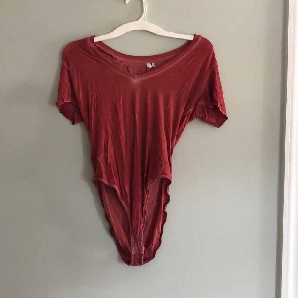 T-shirt bodysuit v-neck